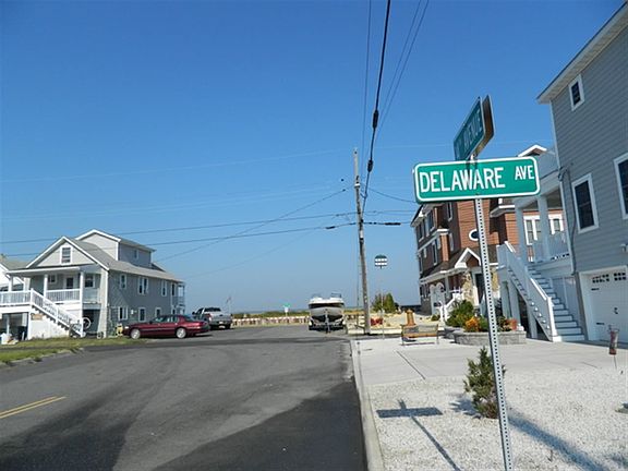 3rd image of 1309 Delaware Ave