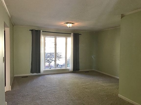 2nd image of 1162 N Summit Dr