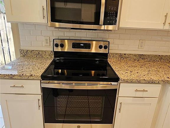 4th image of 2836 River Run Cir W