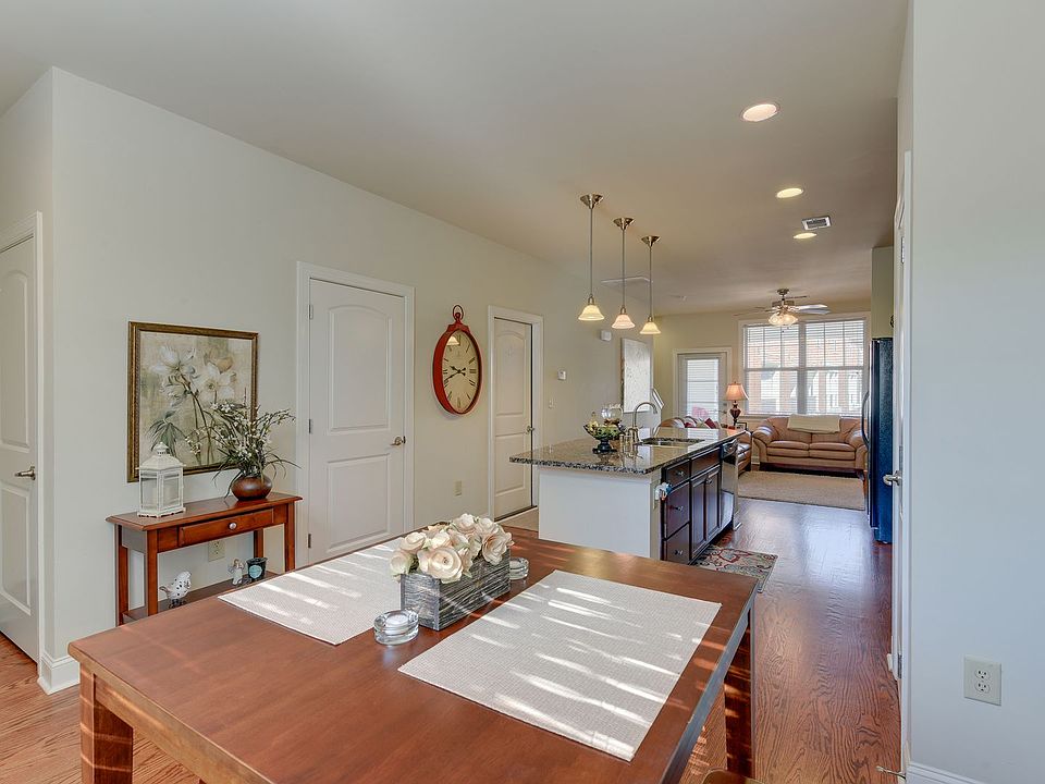 1st image of 128D Steinbeck Way