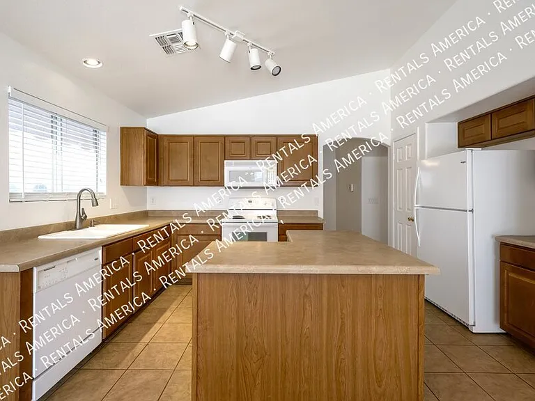 1448 E Saguaro Trl — Photo 7