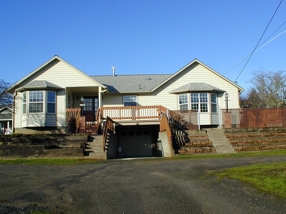 1st image of 605 NE Cedar St