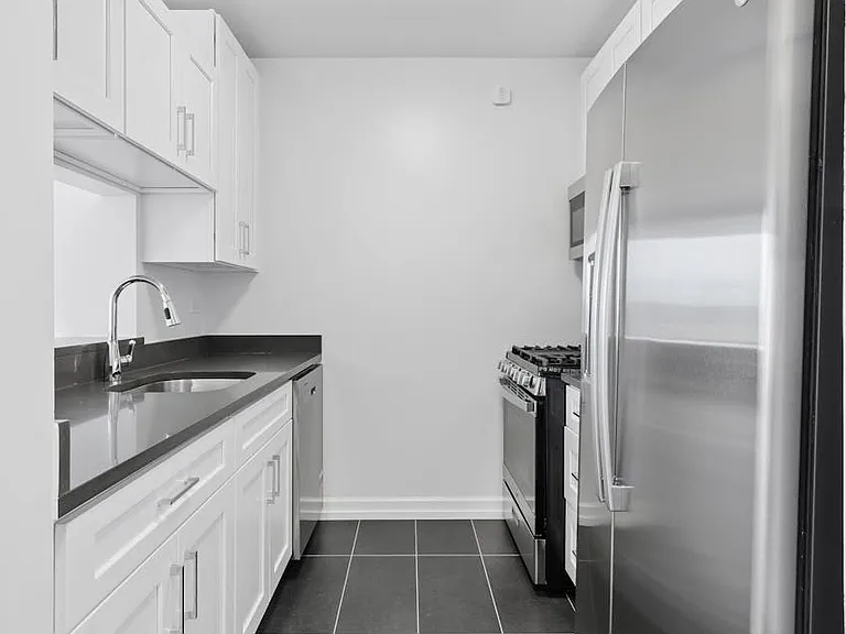 420 W 42nd St #26C — Photo 7