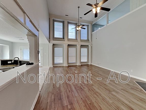 2nd image of 833 Rainbow Ln