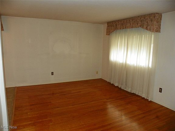 3rd image of 4360 W 150th St
