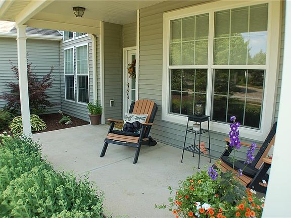 5th image of 492 Hyannis Port Cir