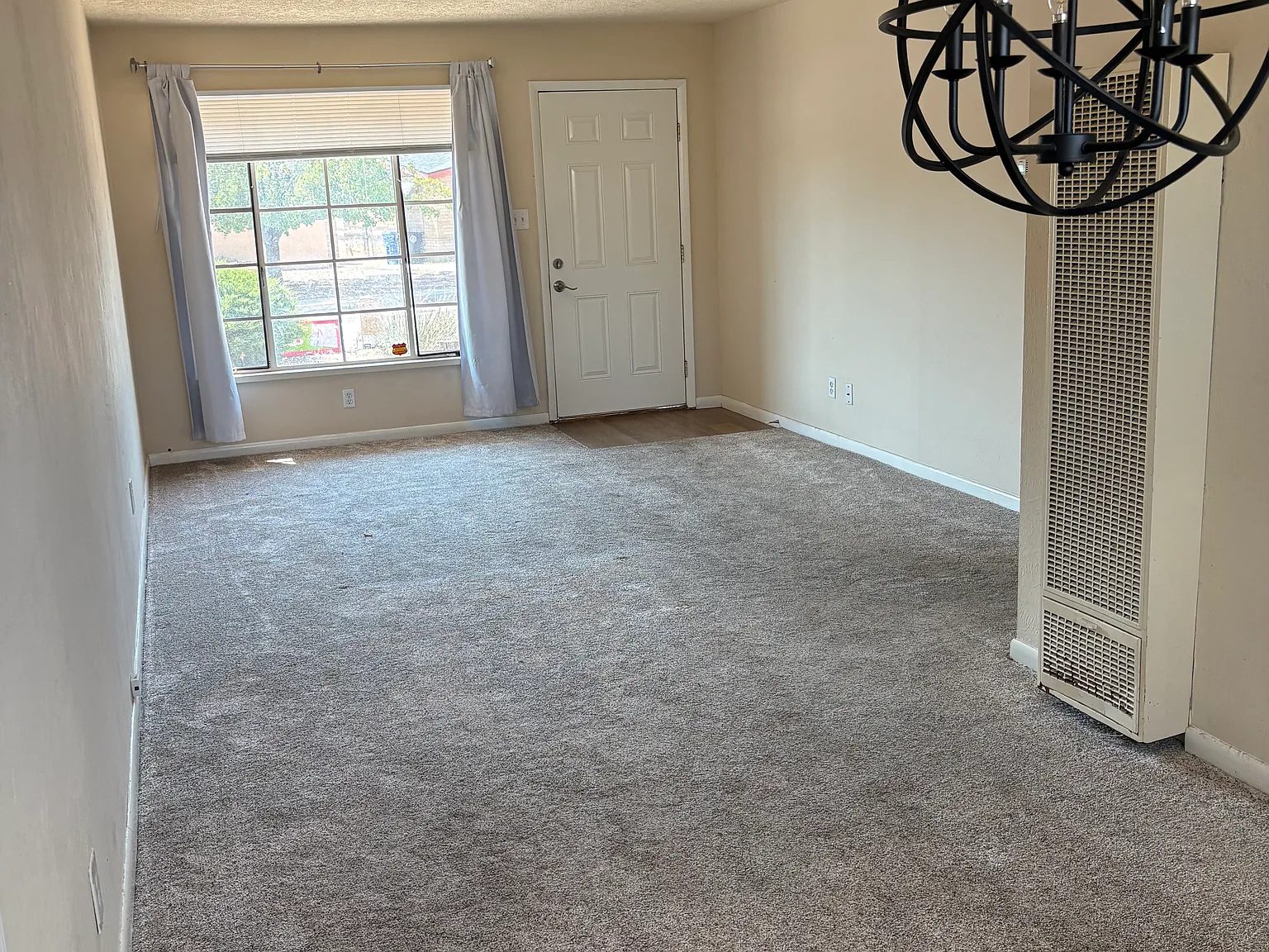 3 bed, 1000 sqft, $1,900 — Photo 2