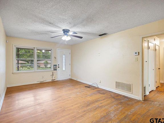 5th image of 2105 Glenbrook Dr
