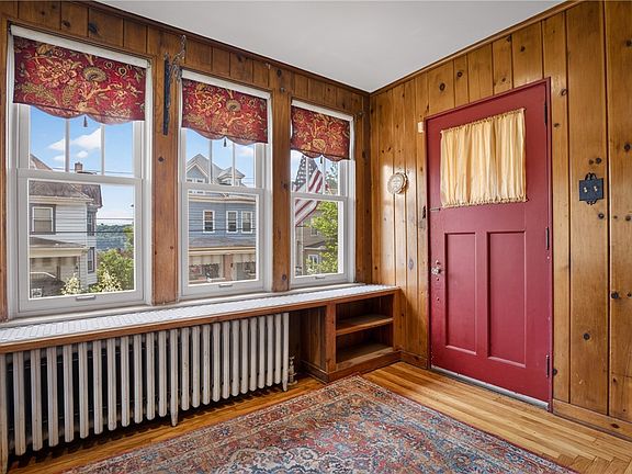 5th image of 827 Florence Ave