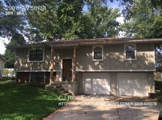 2901 SW 5th St, Blue Springs, MO 64014