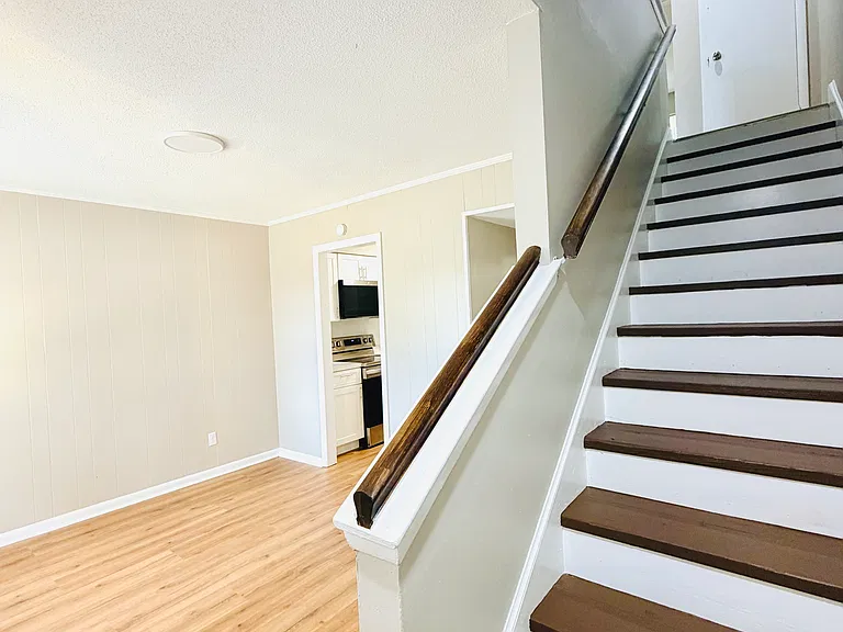 6 Almond Ct #5C — Photo 3
