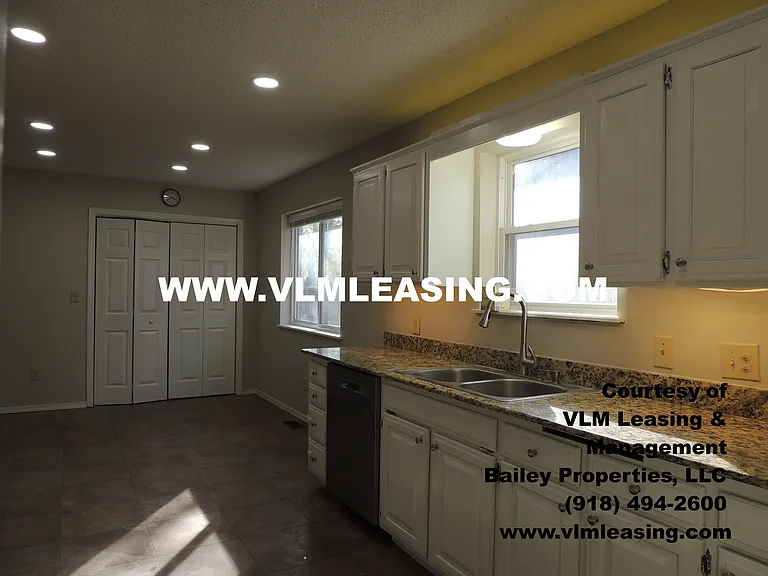 404 W Vicksburg St — Photo 16