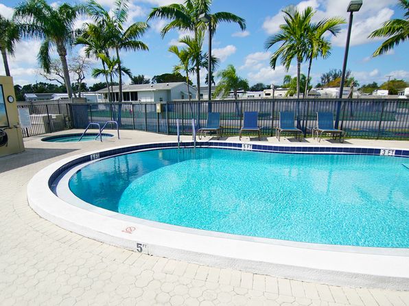 4270 74th St N #376, Riviera Beach, FL 33404