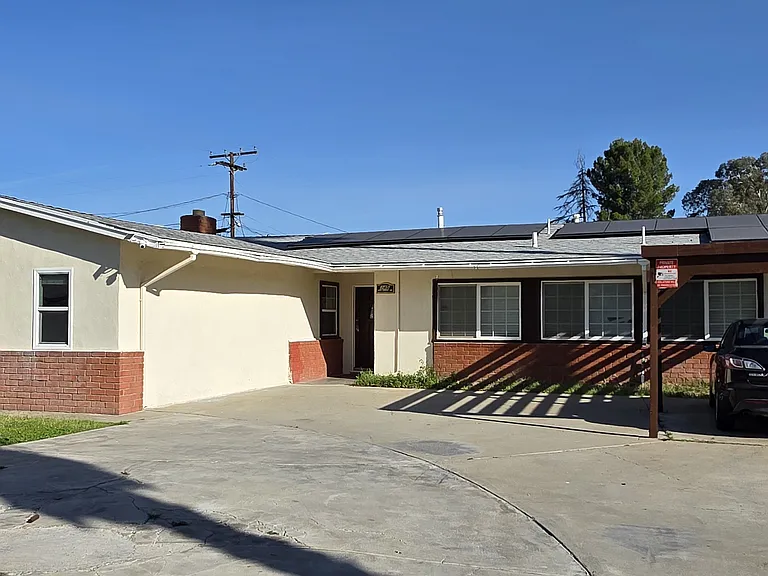 245 W Broadbent Dr — Photo 1