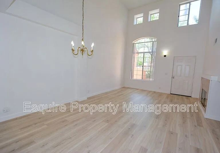 1159 Oyster Pl — Photo 4