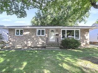 6213 Nelwood Rd, Parma Heights, OH 44130