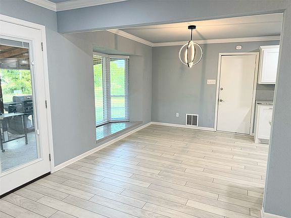 5th image of 1111 Joel St