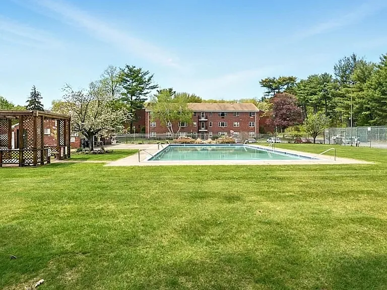 261 Regency Park Dr — Photo 20