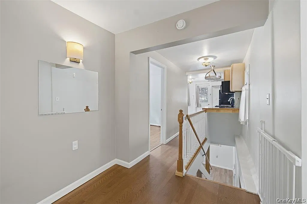2 bed, 1.0 bath, 1040 sqft, $2,350 — Photo 4