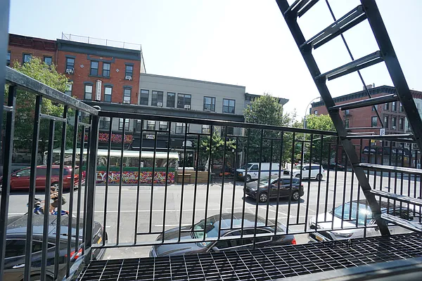 Rented by Rennit Inc. | media 7