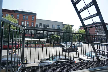 Rented by Rennit Inc.