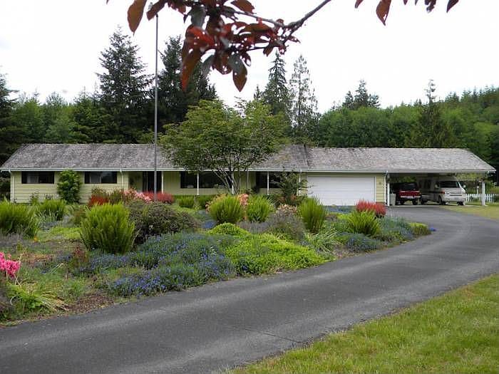 Spacious Rambler on Acres