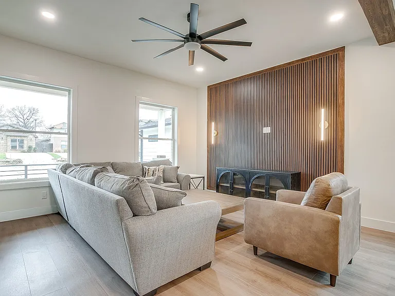 2705 Gordon Ave — Photo 4