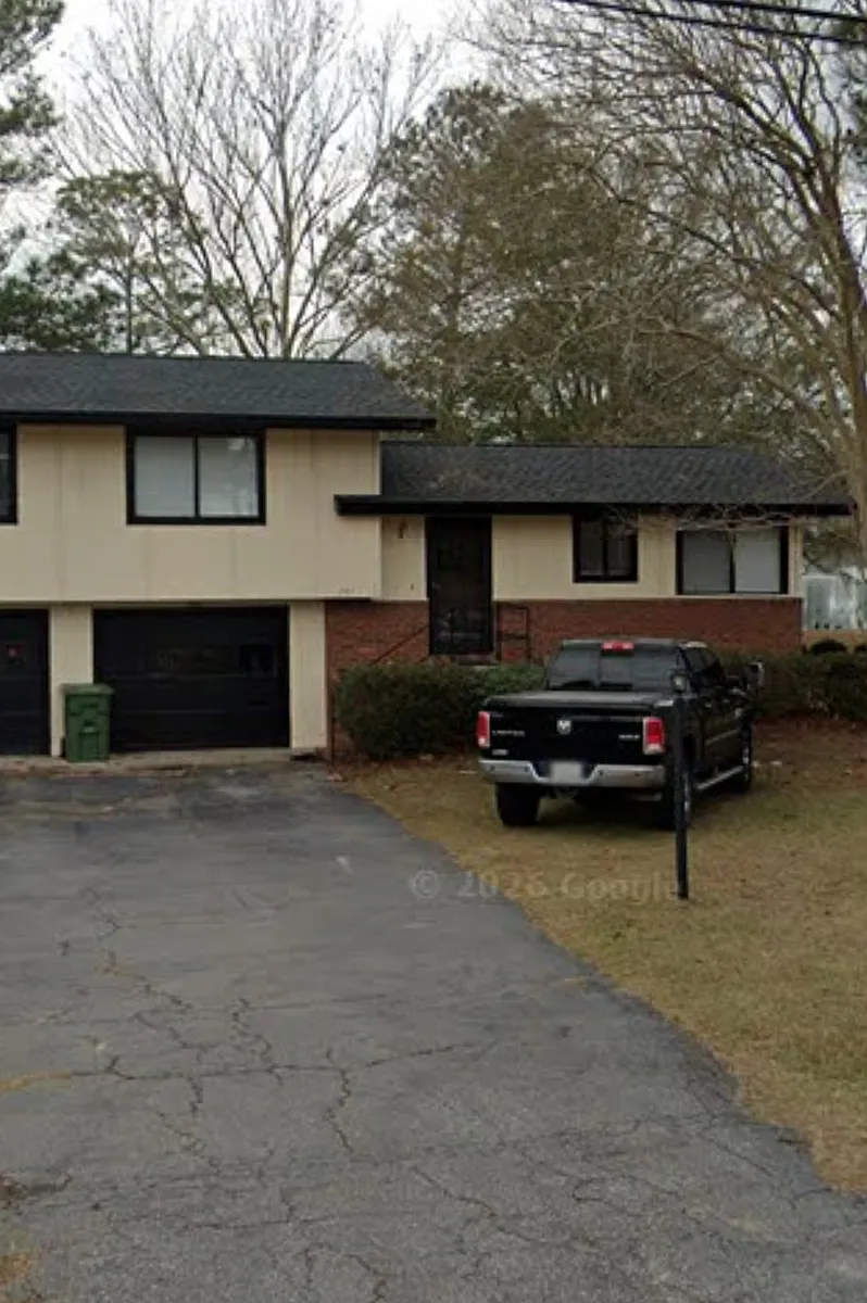 Building Photo - Cherokee Dr