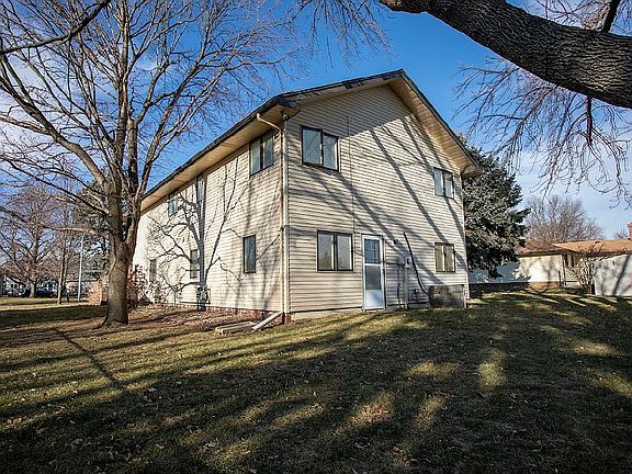 5th image of 205 Barrington Dr
