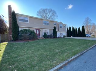42 Longview Dr, Cranston, RI 02920