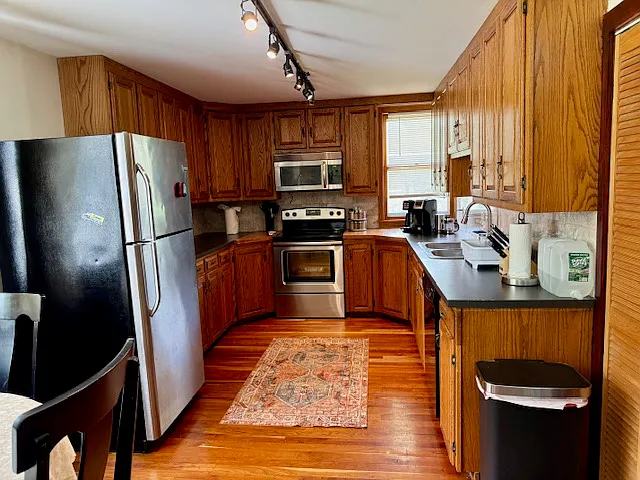4 bed, 2176 sqft, $2,950 — Photo 3
