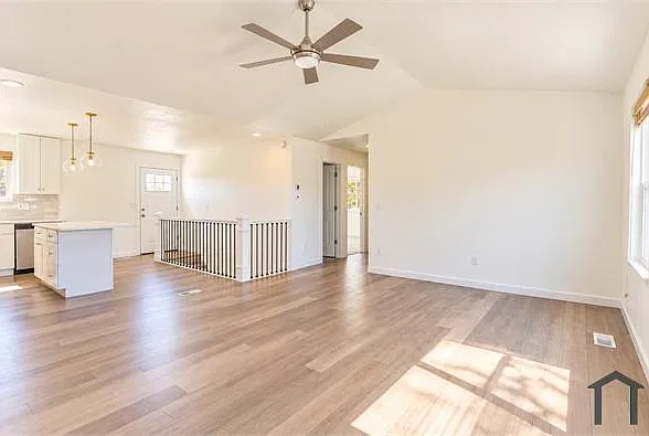 4 bed, 2042 sqft, $3,050 — Photo 4