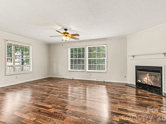 3rd image of 508 Bridgestone Ln