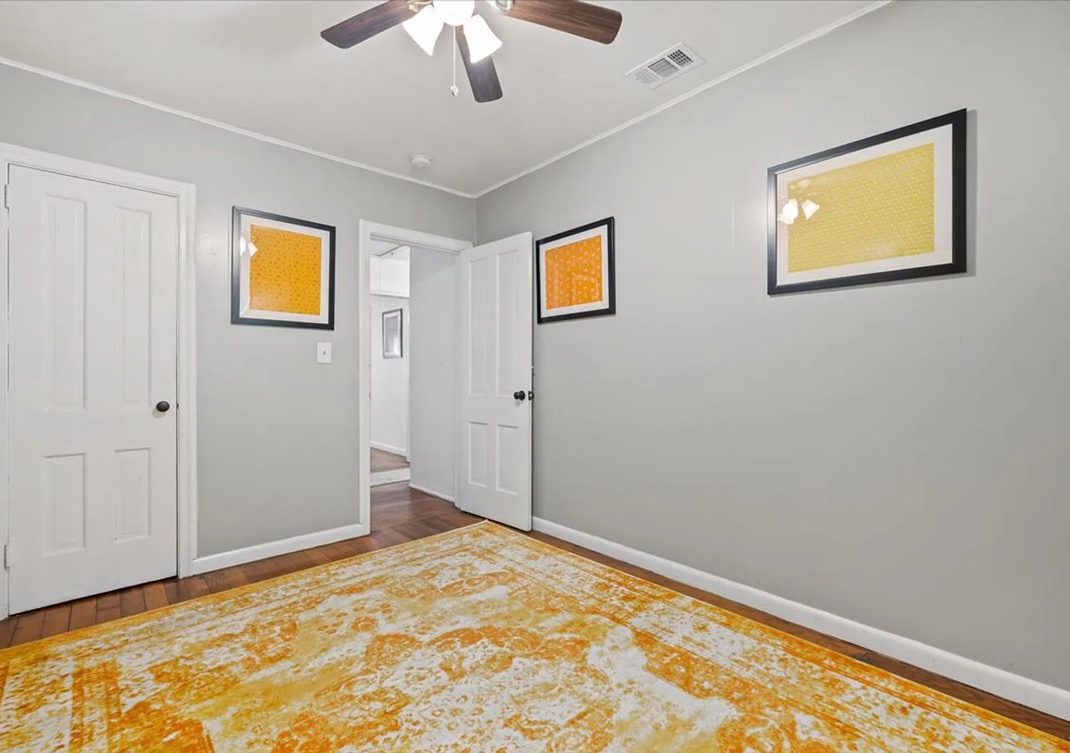 Charming Duplex with Fenced Yard Near Daffin Park 1306 E 53rd St — Photo 1