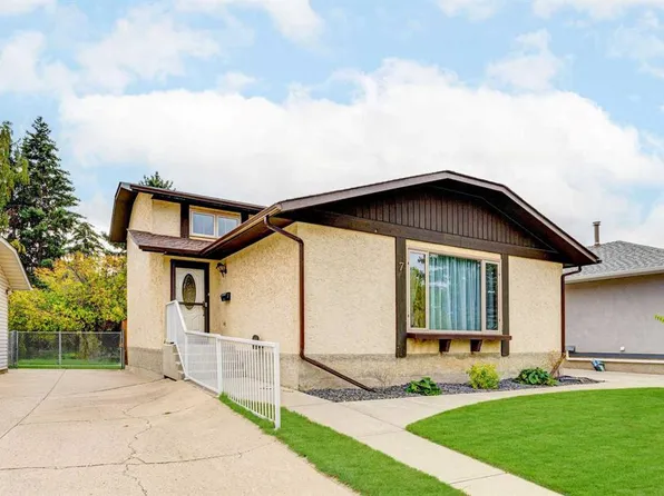 7 N Woodmont Rise SW, Calgary, AB T2W 4L4