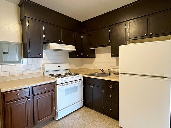 2nd image of 580 Bridge St #33T