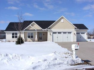 W7234 Fox Hollow Ln, Greenville, WI 54942