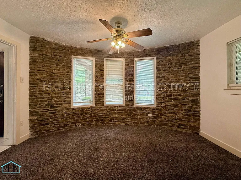 100 Bluet Ln — Photo 11