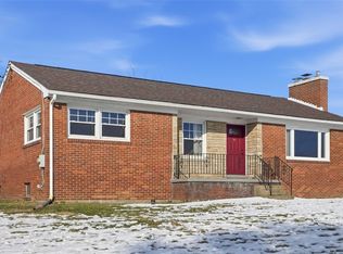 2120 Pococen Dr, Coraopolis, PA 15108