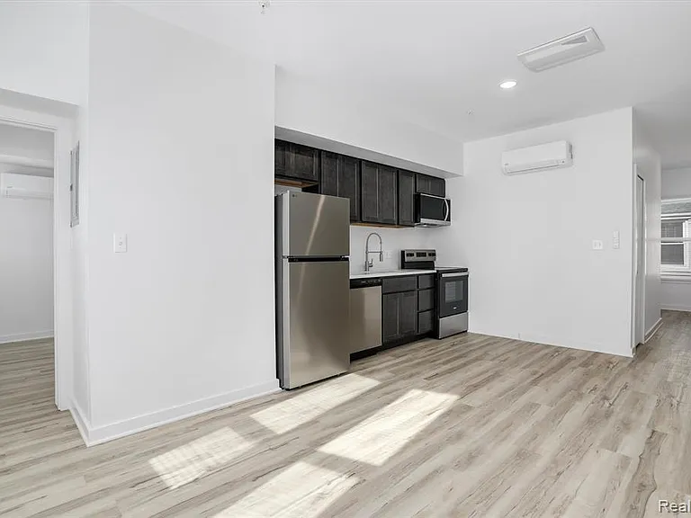 799 E Grand Blvd #8 — Photo 5