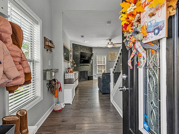 3rd image of 123 Katrina St