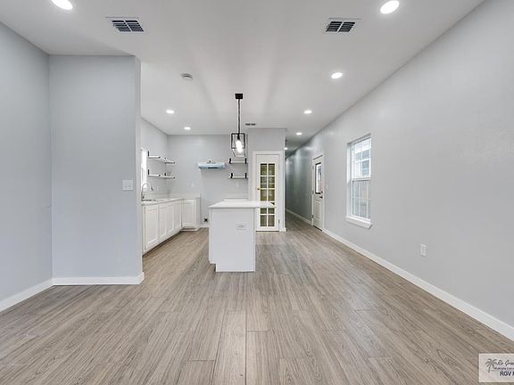4th image of 1542 Arthur St