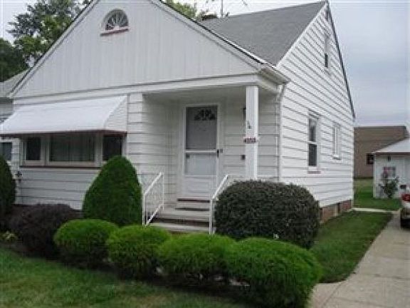 3rd image of 4353 W 224th St