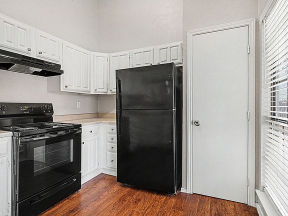 4th image of 4245 Periwinkle Dr
