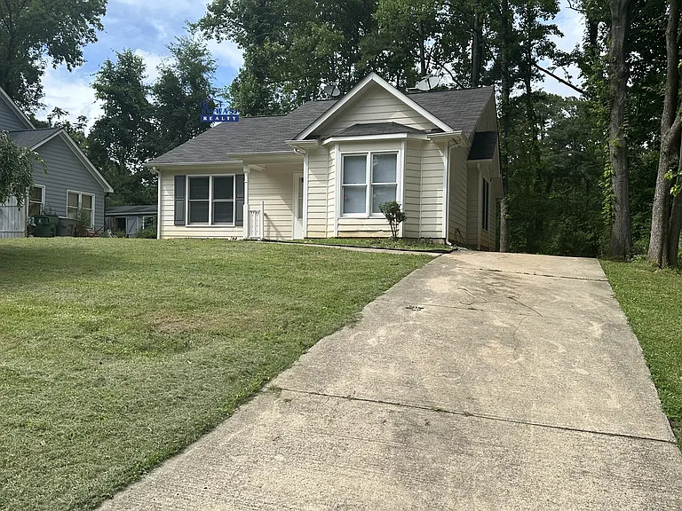 7528 Claymont Dr — Photo 1