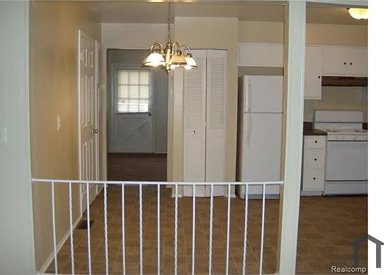 15110 W Nine Mile Rd — Photo 10