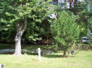 1602 N McEwan St, Clare, MI 48617