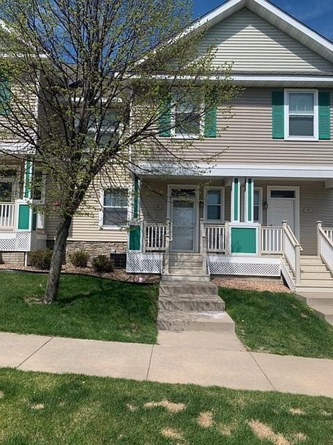 This townhome is an end unit, so adjoining neighbors only on one side.