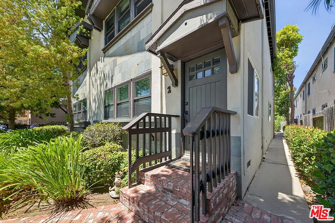 2 bed, 2.0 bath, 1600 sqft, $5,295 — Photo 4
