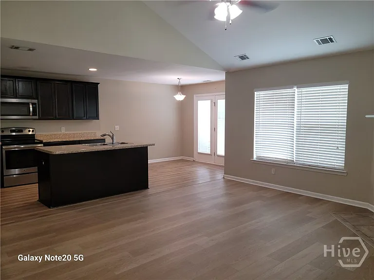 104 Clydesdale Ct — Photo 7